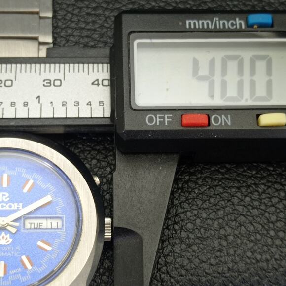 Vintage 1974 Ricoh Automatic Mens Silver Watch W/daydate & Blue accents - Picture 7 of 8